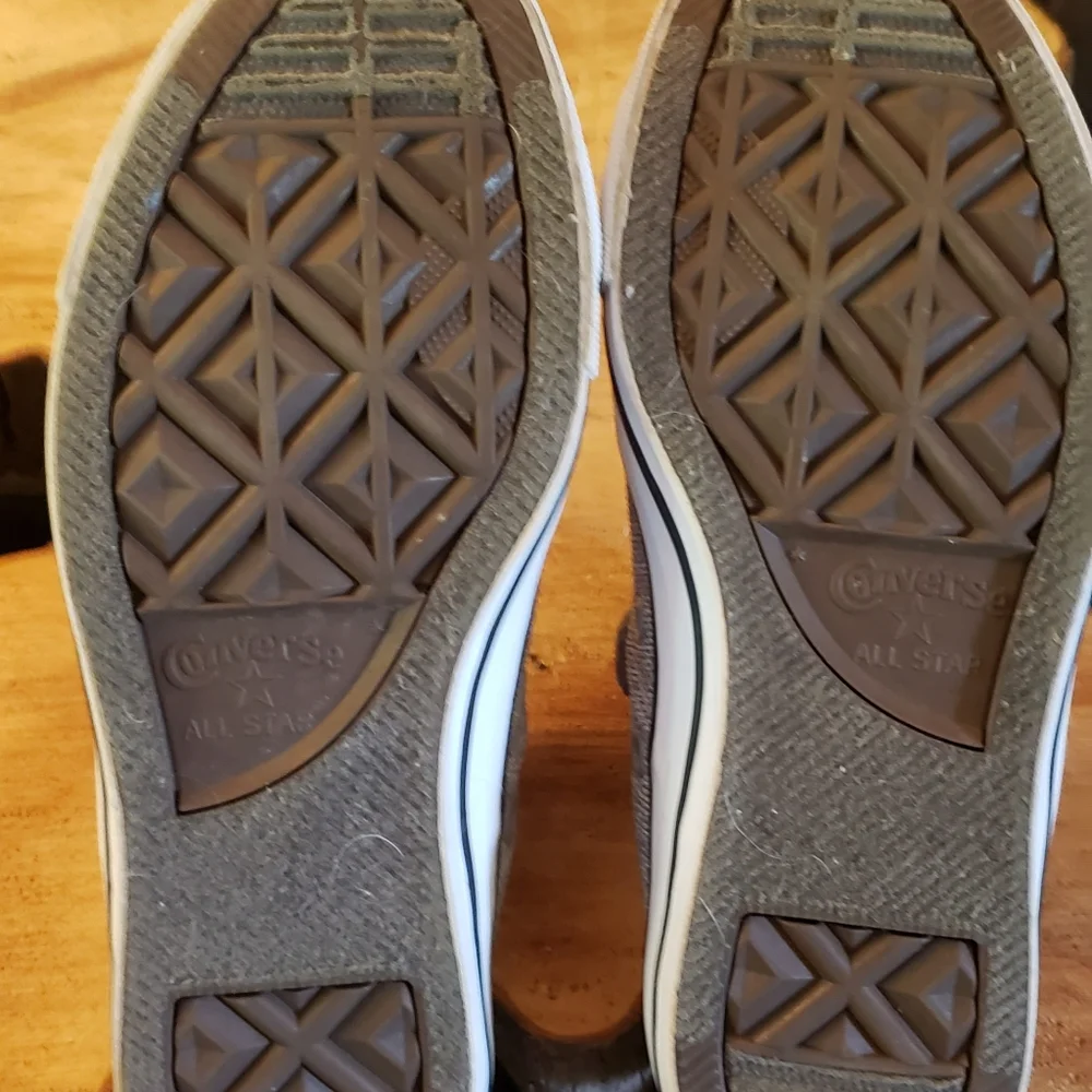 Converse size 6 low top shoe,gray/white/black - Picture 5 of 7